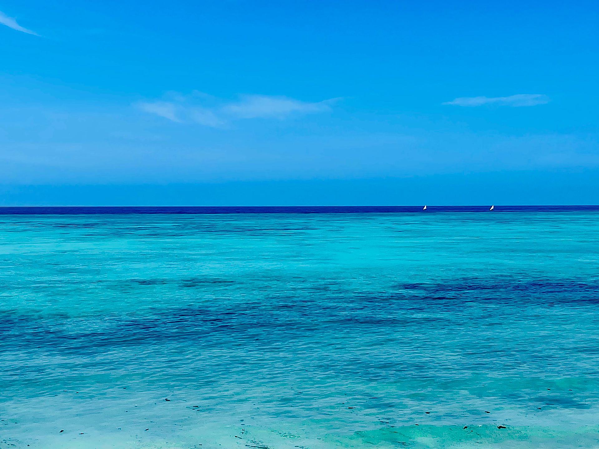 Calm turquoise water and white beach at Michamvi, Zanzibar